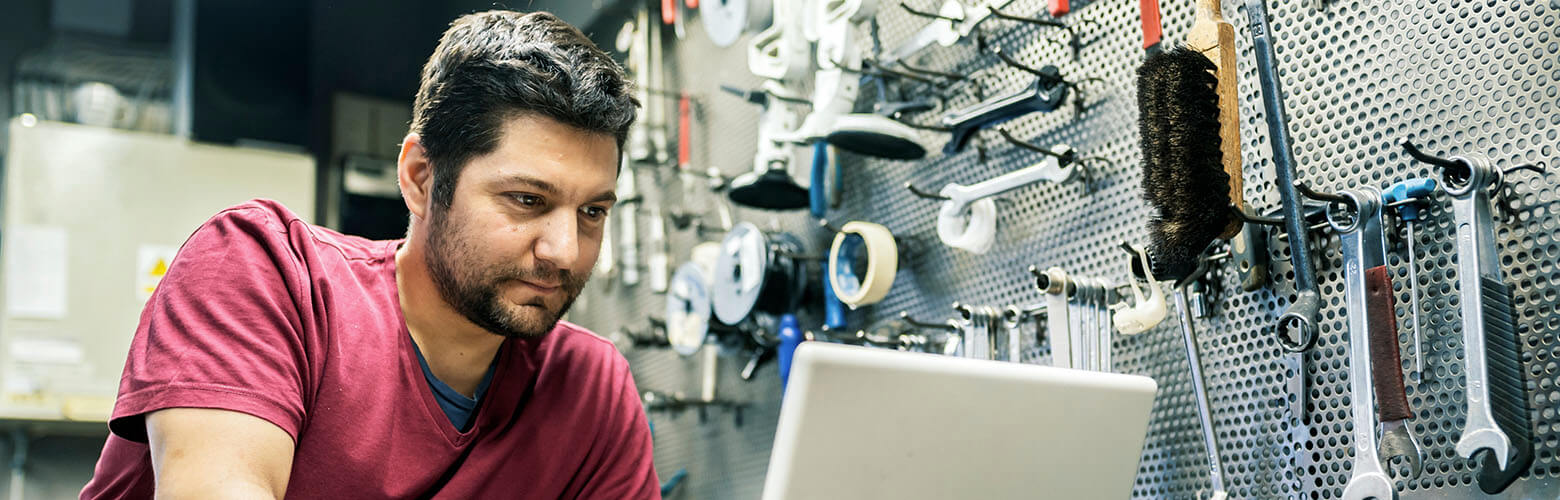 business owner learning to save, spend and grow with United 